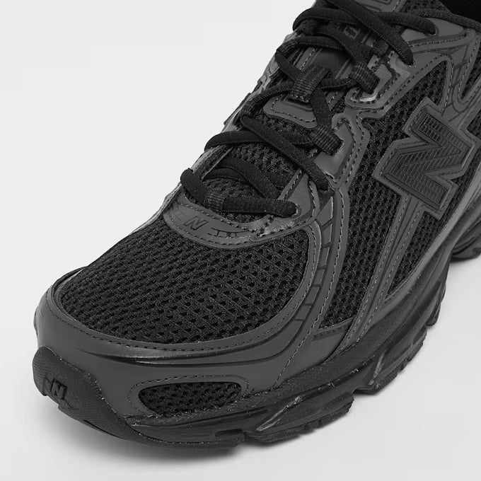 New Balance 740 schwarz