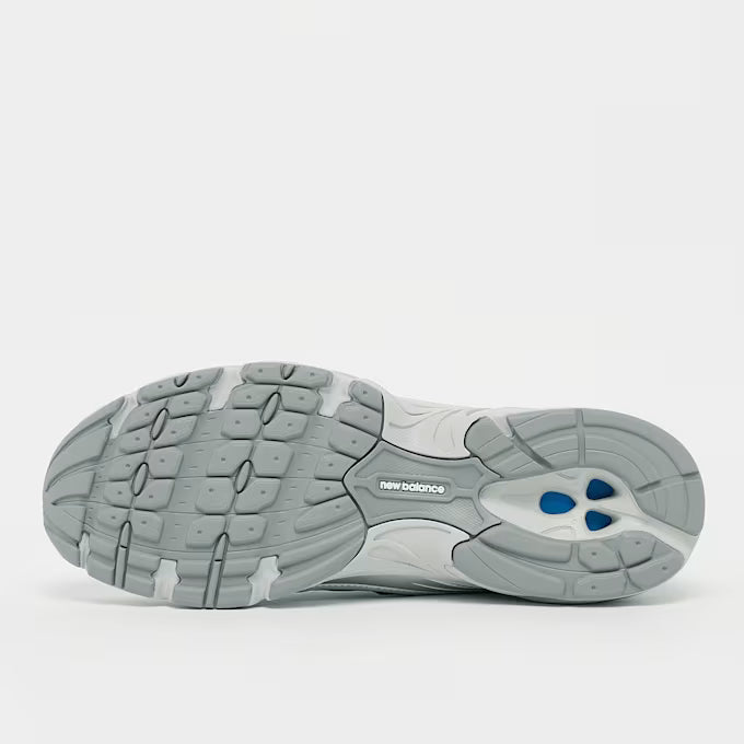New Balance 740 Silber