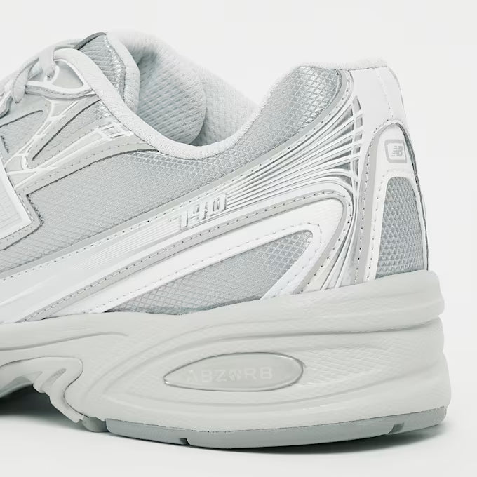 New Balance 740 Silber