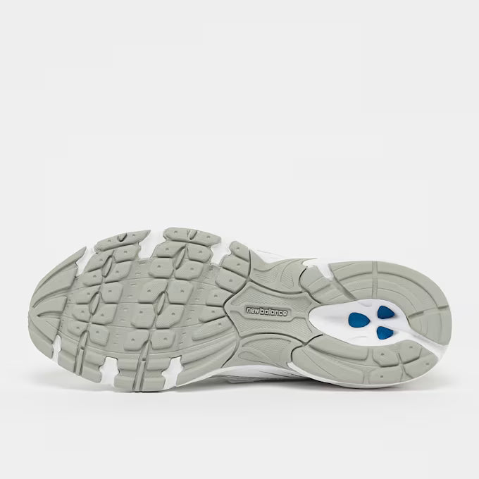 New Balance 740 Weiß/Silber